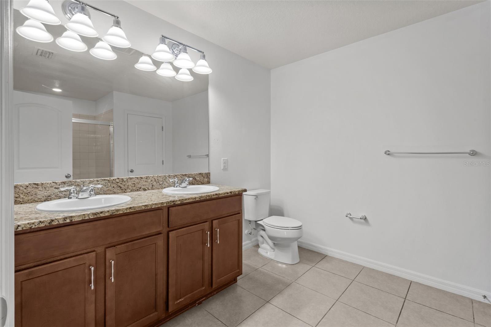 Image 23 of 36 For 12124 Lake Boulevard