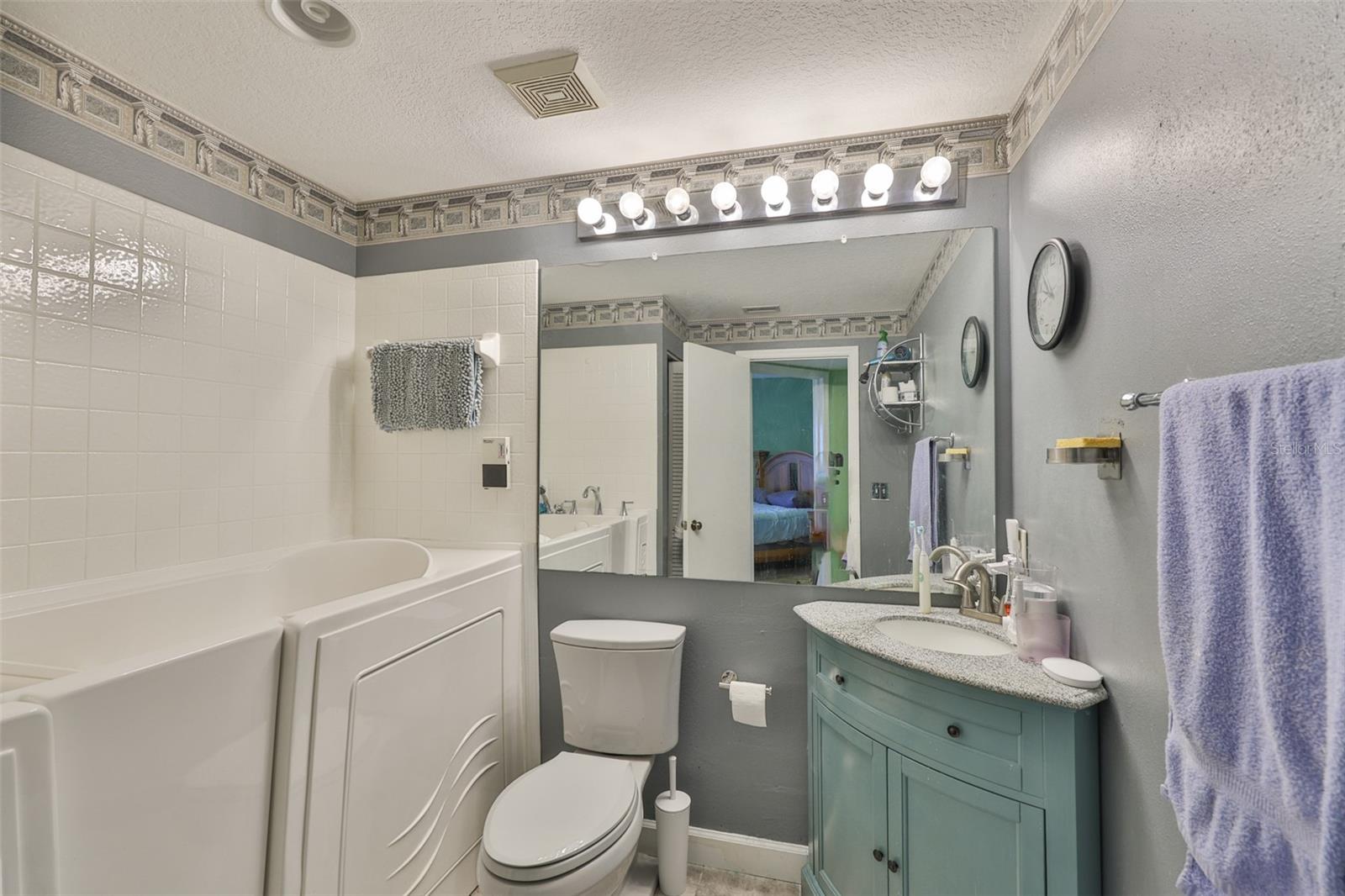 Image 18 of 40 For 1126 Golfview Woods Drive 1126