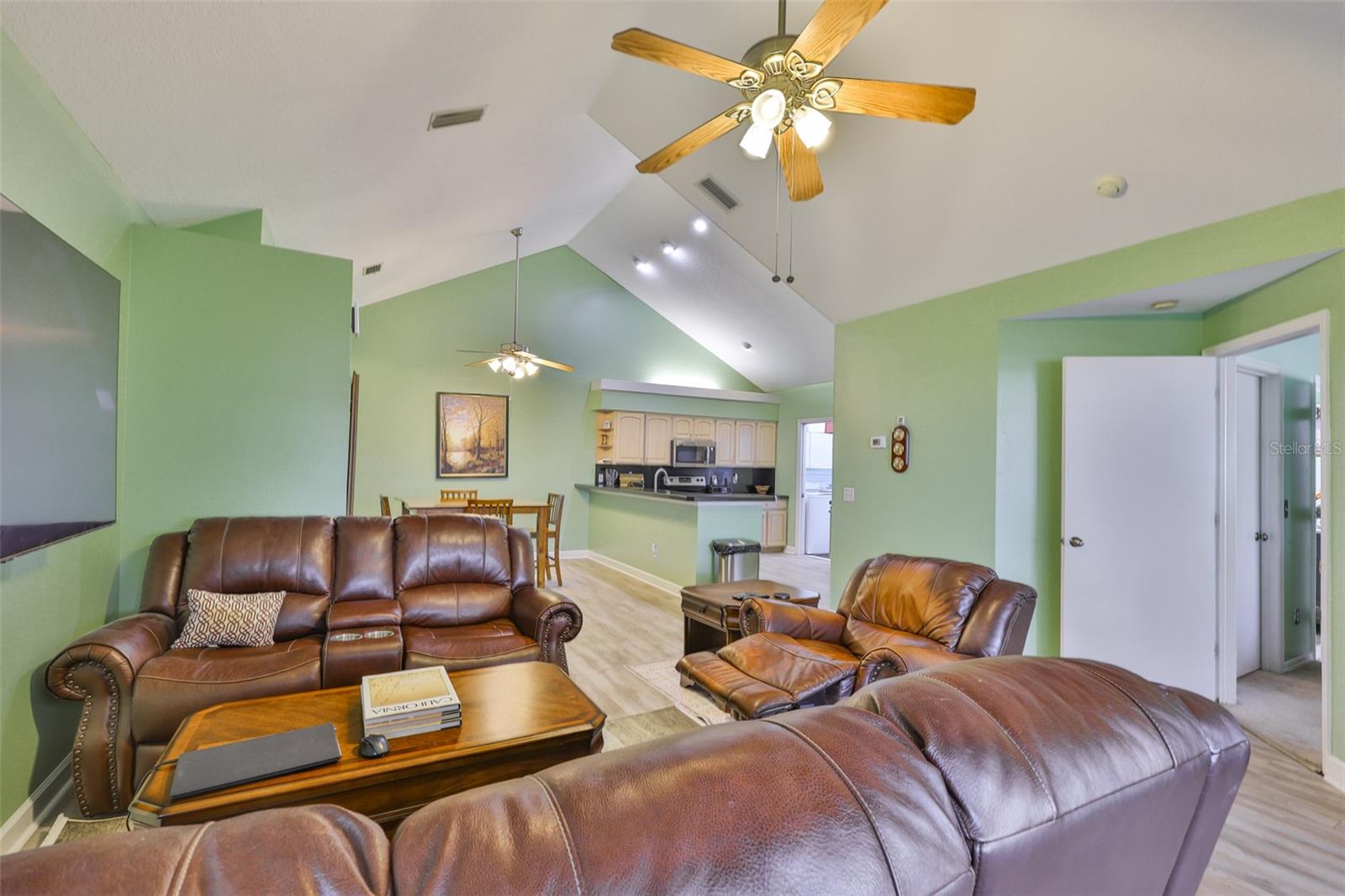 Image 5 of 40 For 1126 Golfview Woods Drive 1126