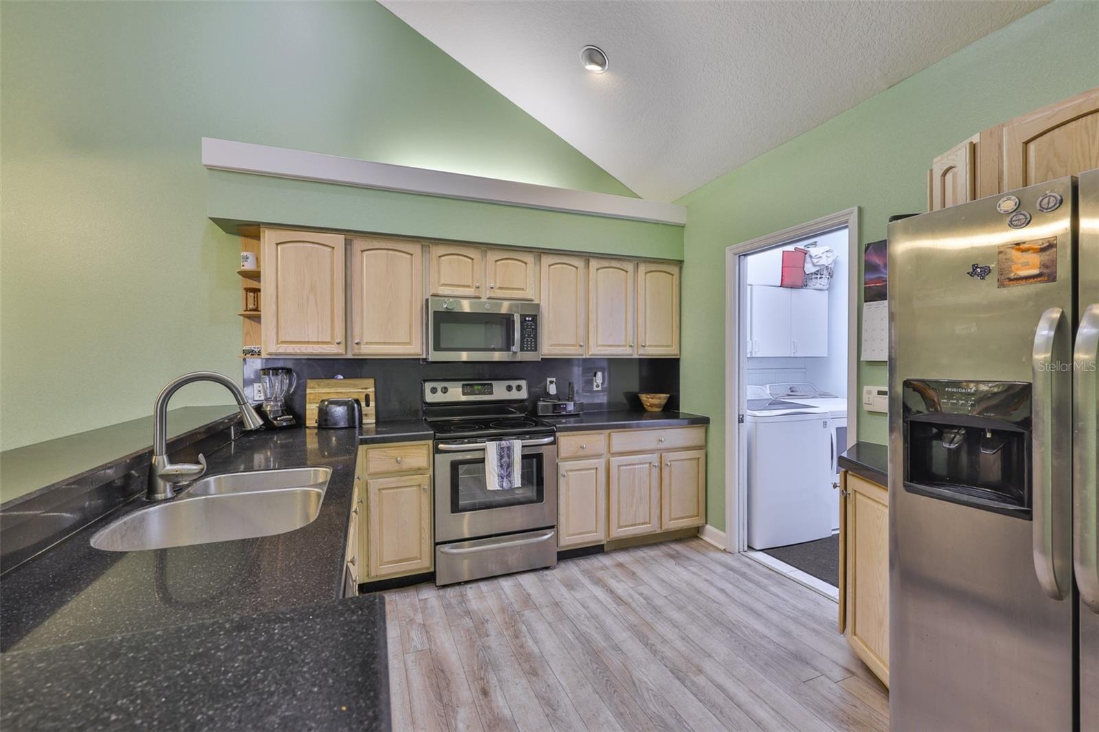 Image 8 of 40 For 1126 Golfview Woods Drive 1126
