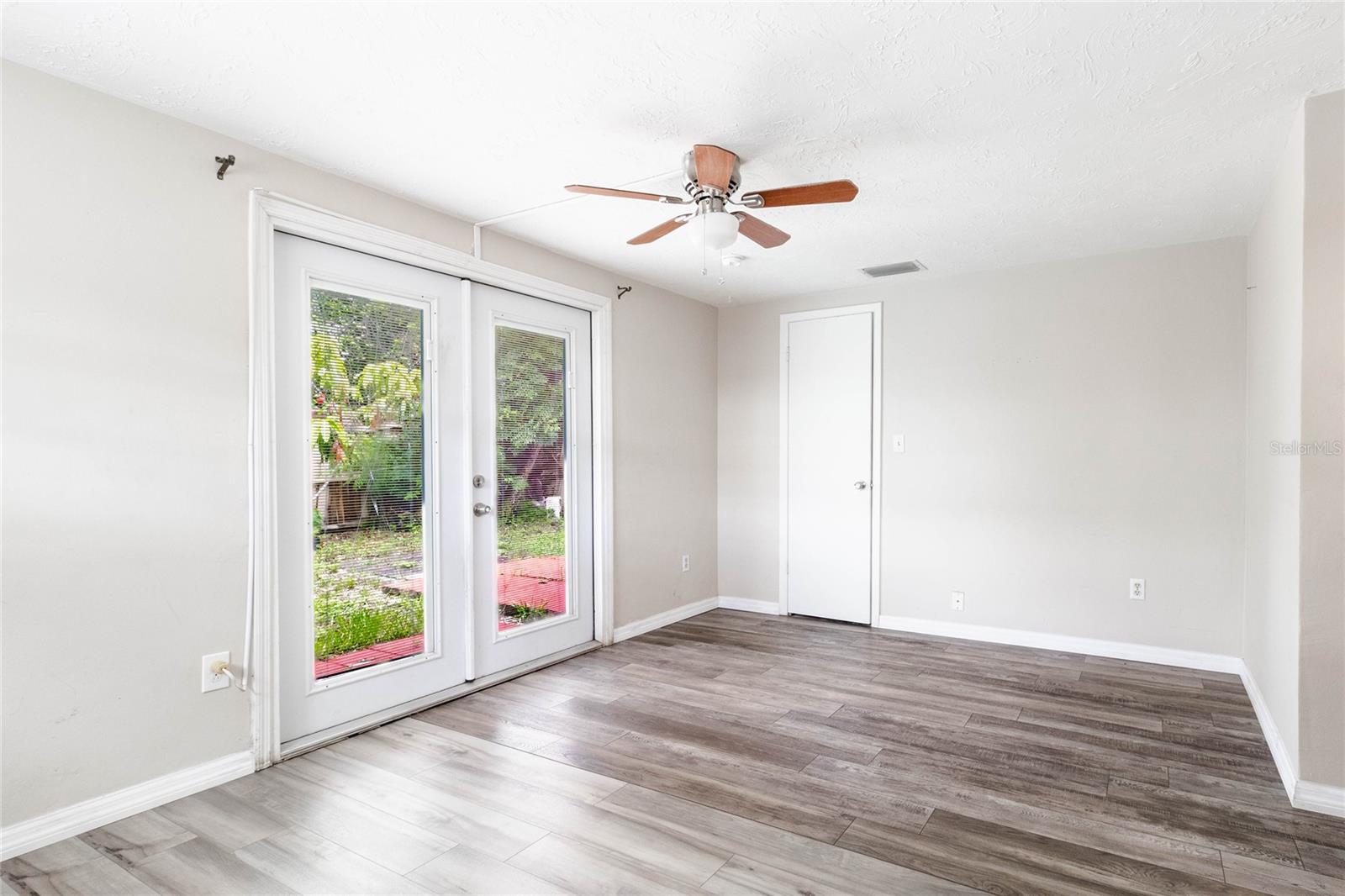 Image 21 of 28 For 3402 Seffner Drive