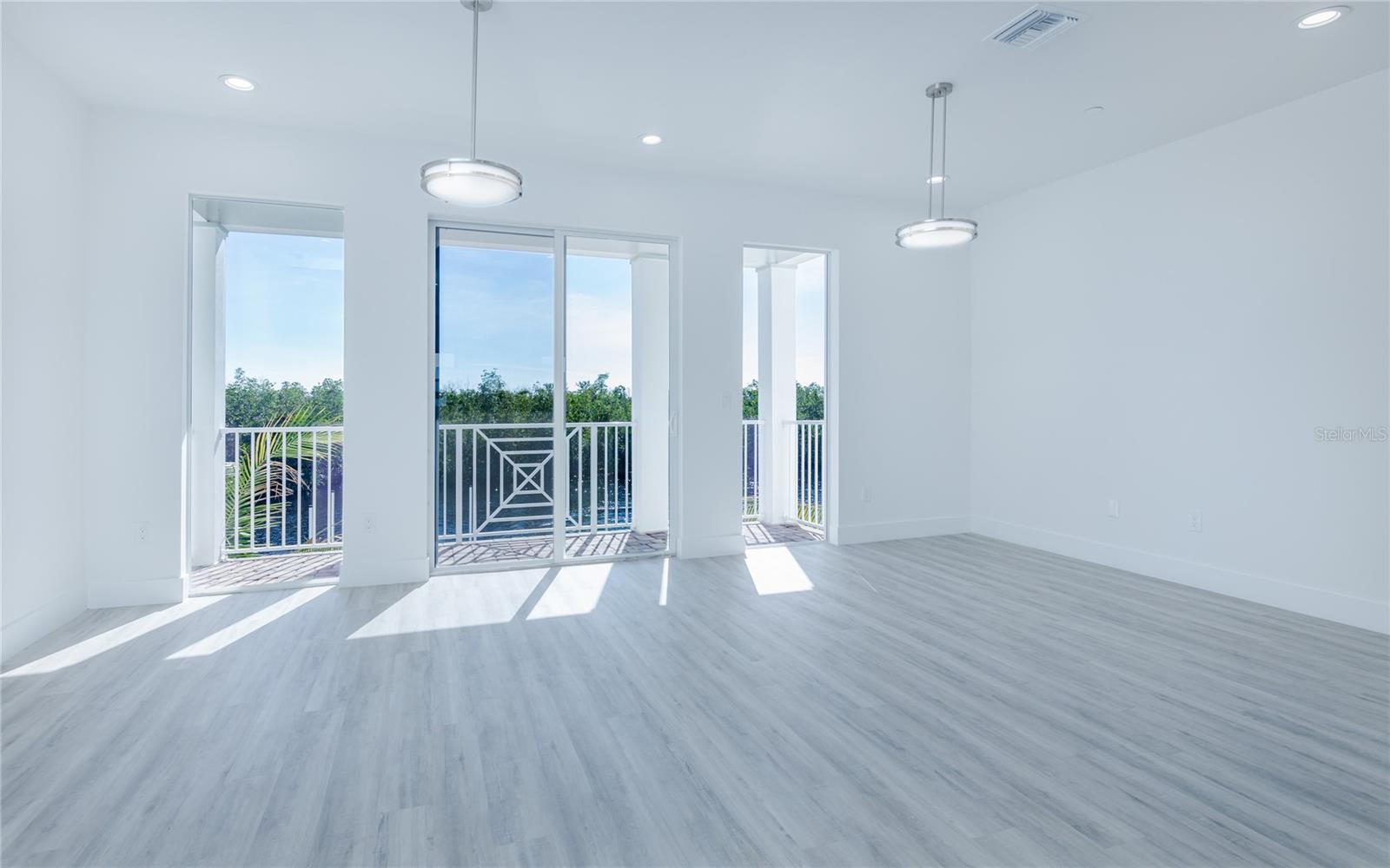 Image 11 of 42 For 5816 Shell Cove Drive 119