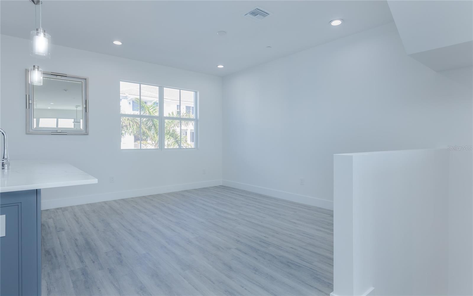 Image 17 of 42 For 5816 Shell Cove Drive 119