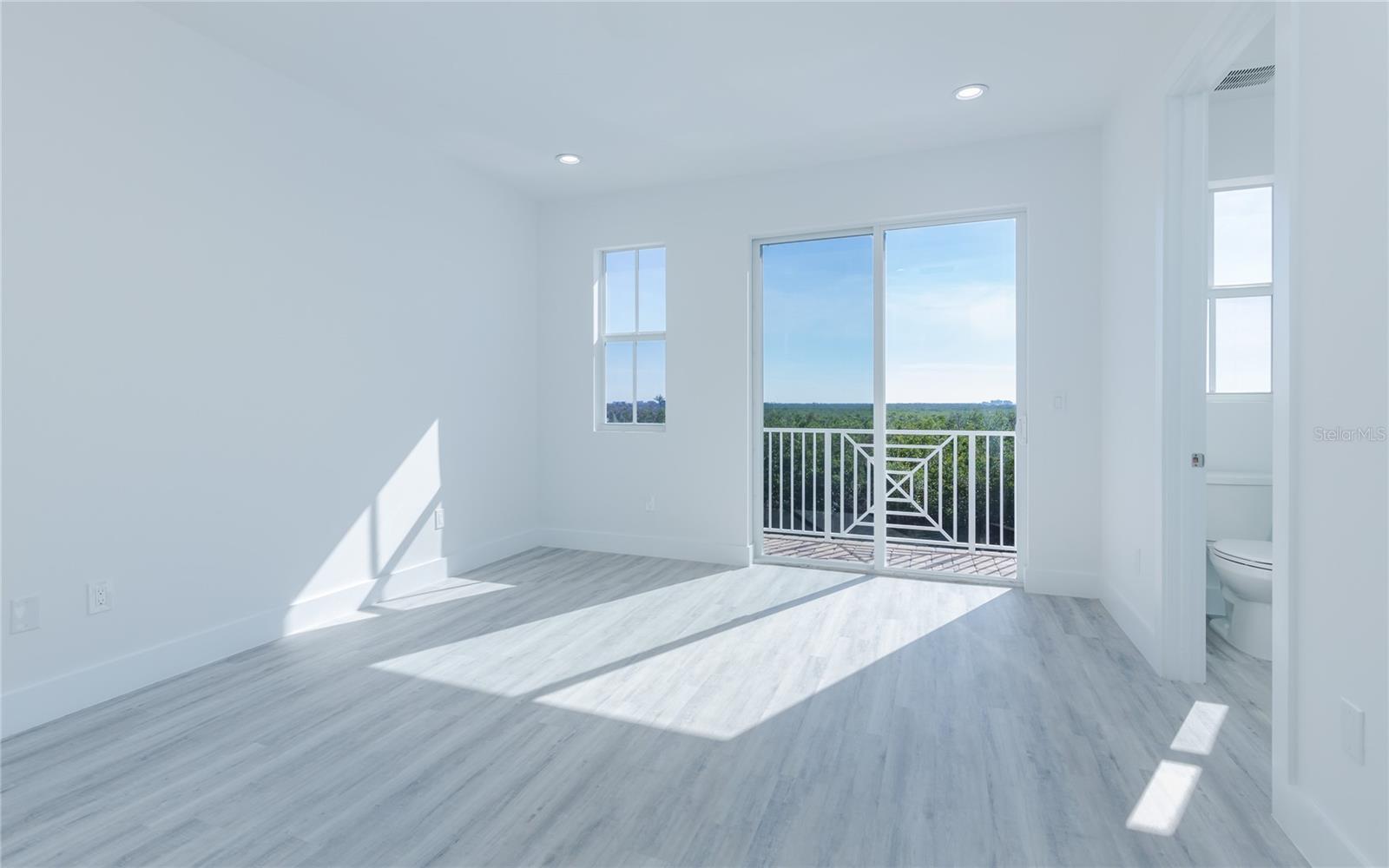 Image 18 of 42 For 5816 Shell Cove Drive 119