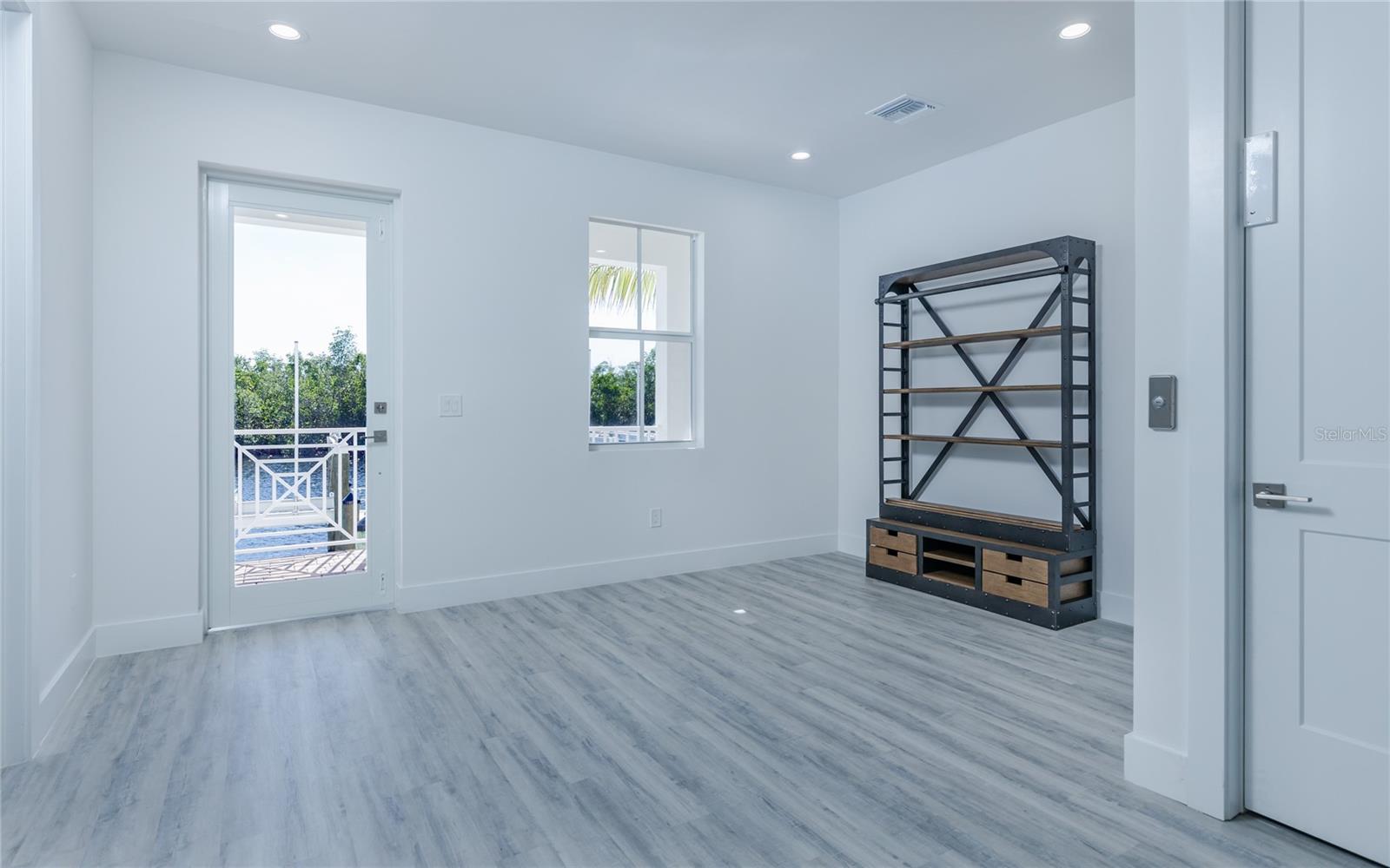 Image 21 of 42 For 5816 Shell Cove Drive 119
