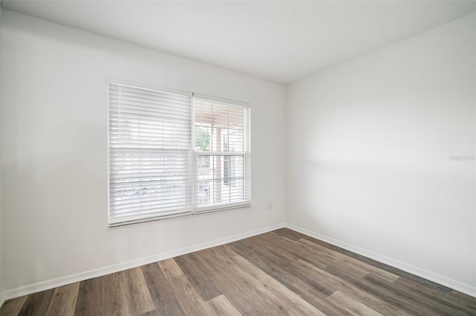 Image 14 of 24 For 4925 Myrtle Oak Drive 22