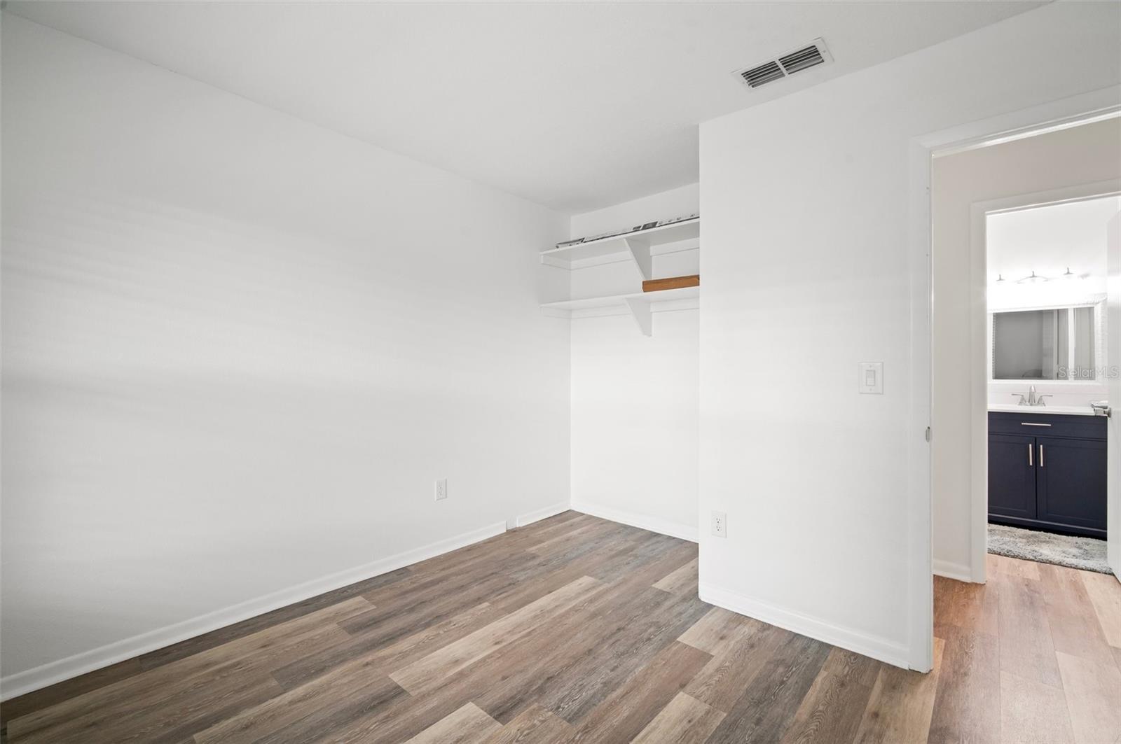 Image 15 of 24 For 4925 Myrtle Oak Drive 22