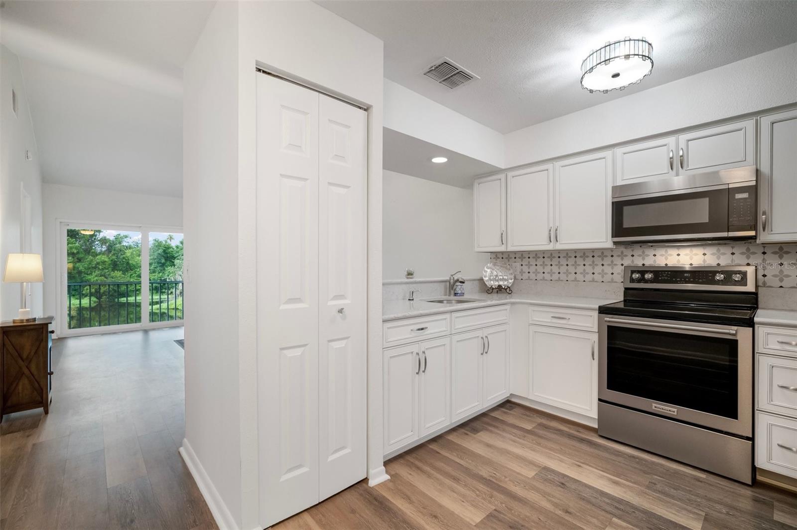 Image 2 of 24 For 4925 Myrtle Oak Drive 22