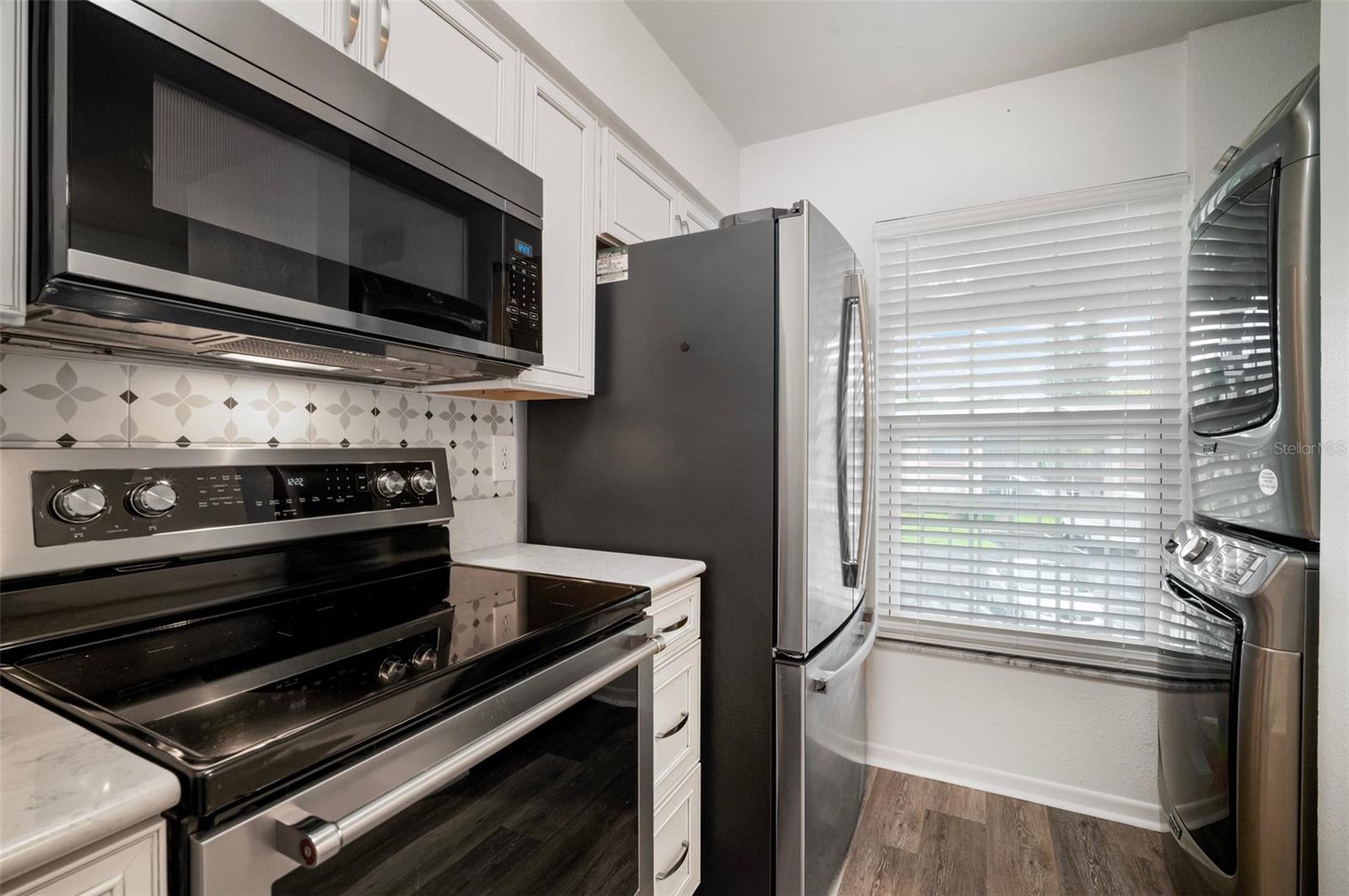 Image 4 of 24 For 4925 Myrtle Oak Drive 22