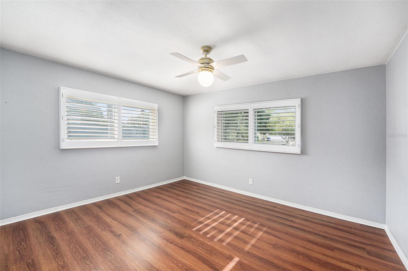 Image 20 of 26 For 6727 Burlington Avenue N