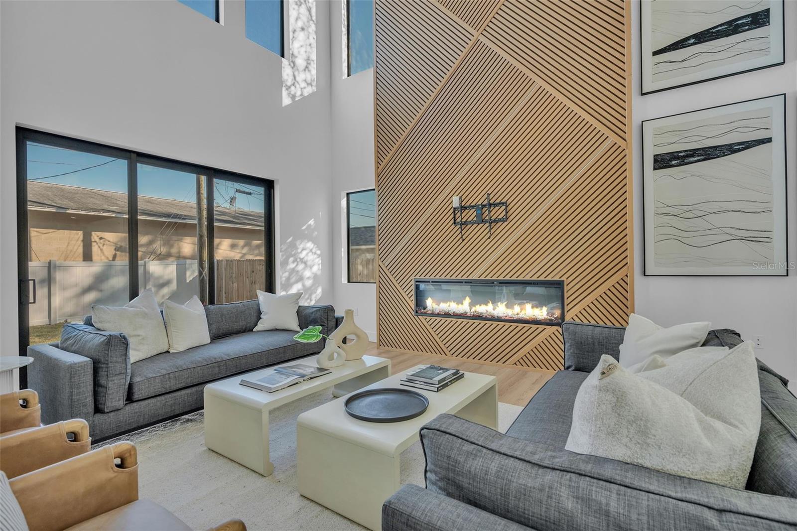 Listing photo id 3 for 3175 10th Avenue N
