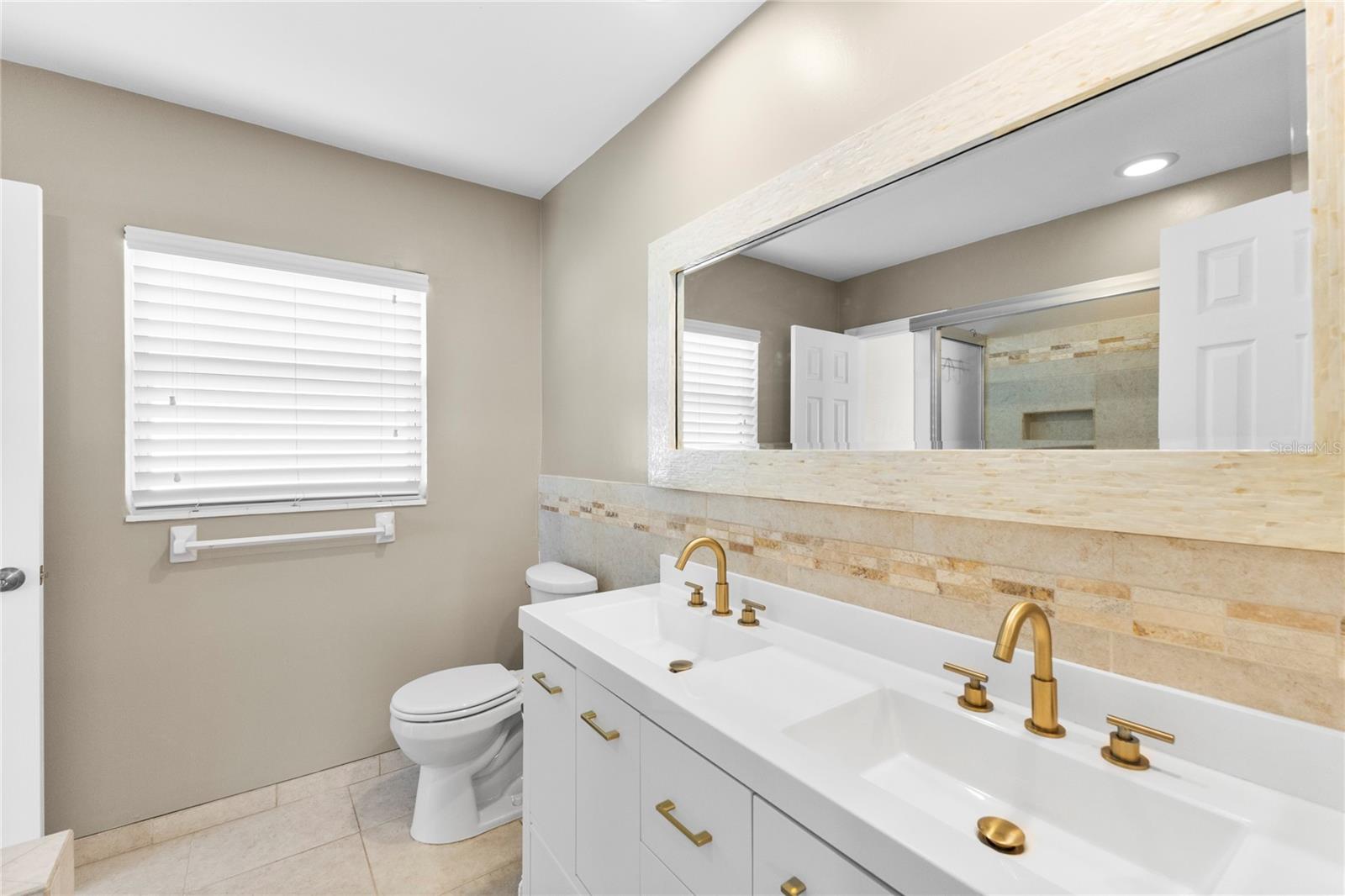 Image 17 of 31 For 4090 14th Lane Ne