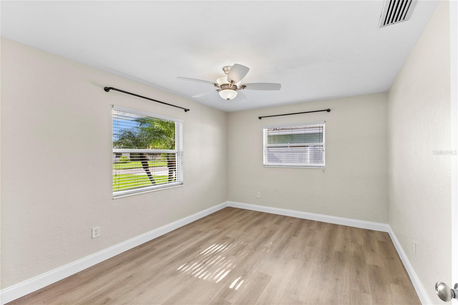 Image 19 of 31 For 4090 14th Lane Ne