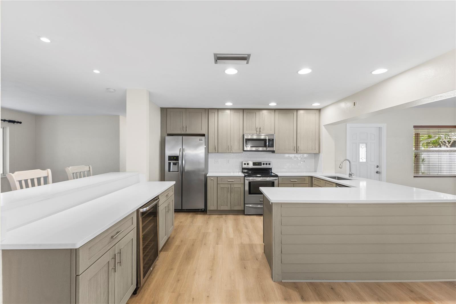 Image 4 of 31 For 4090 14th Lane Ne