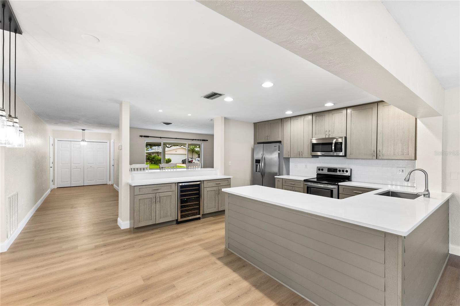 Image 6 of 31 For 4090 14th Lane Ne