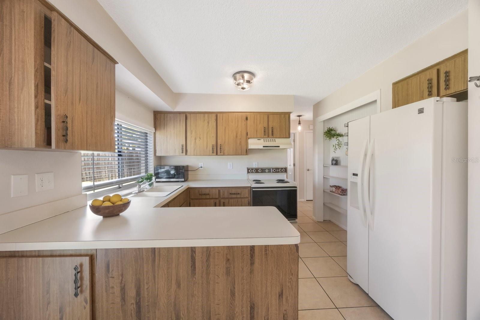 Listing photo id 10 for 1722 Groveleaf Avenue