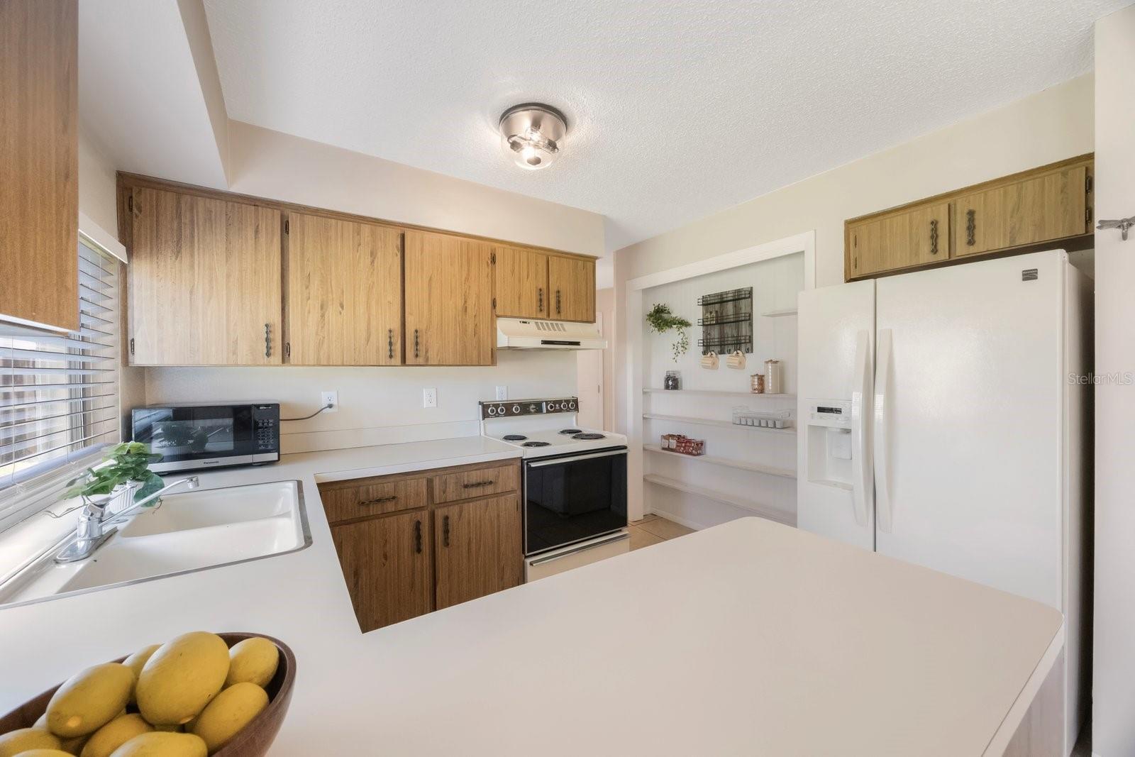 Listing photo id 11 for 1722 Groveleaf Avenue