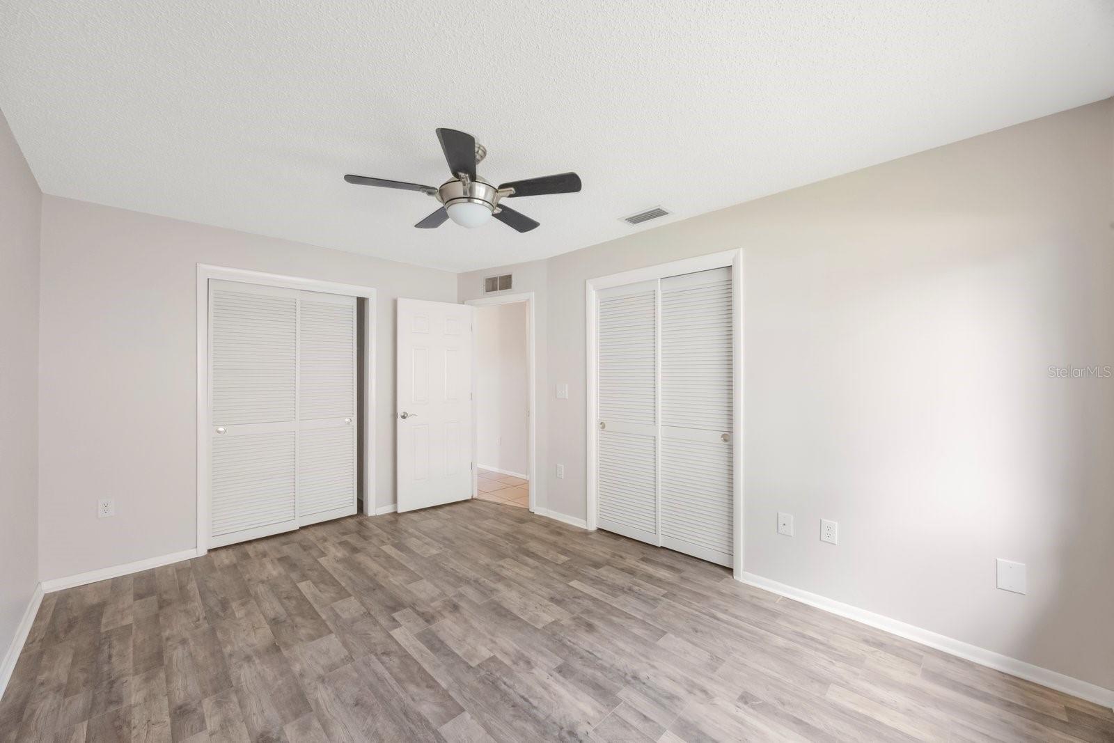 Listing photo id 13 for 1722 Groveleaf Avenue