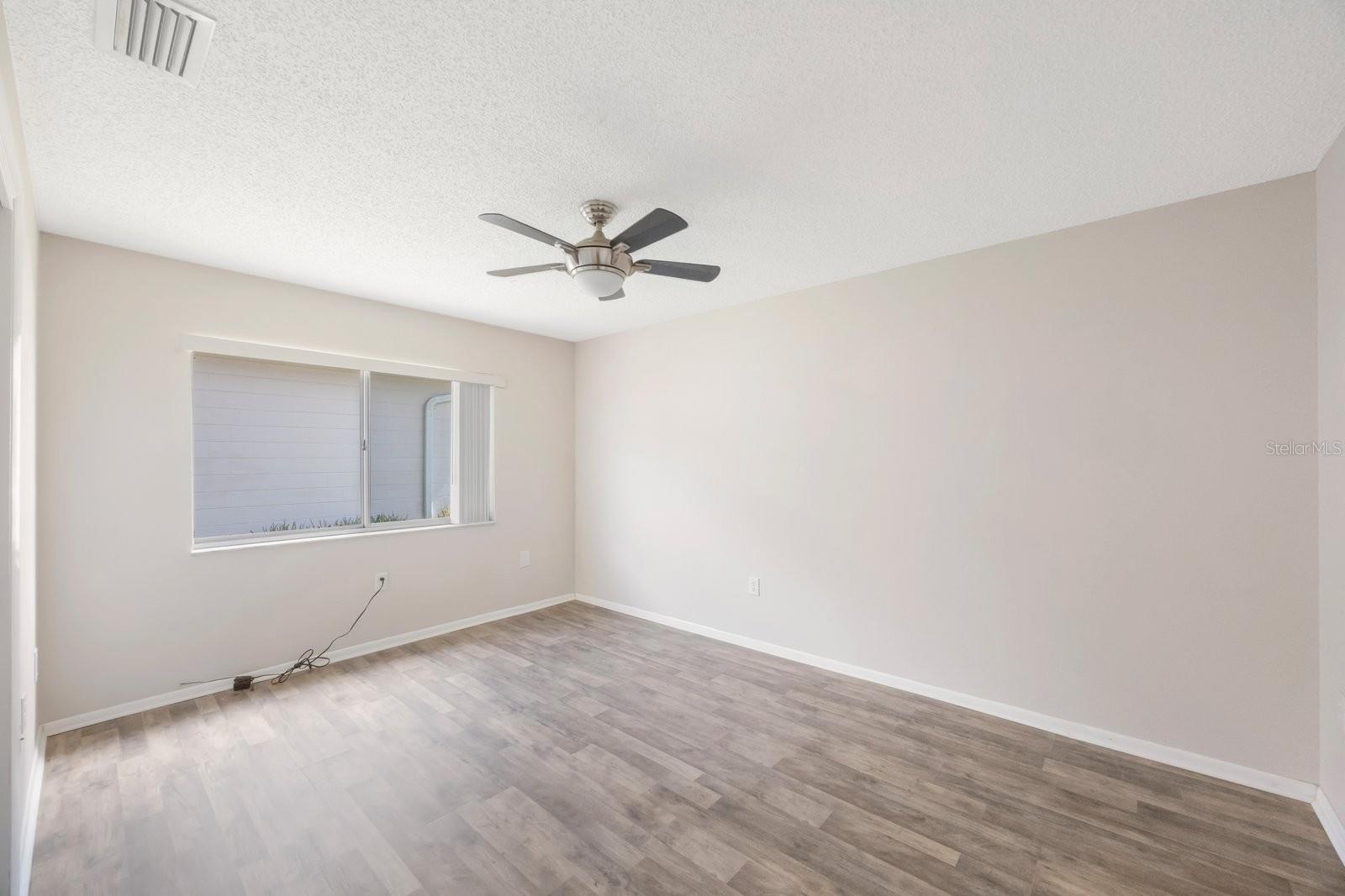 Listing photo id 14 for 1722 Groveleaf Avenue