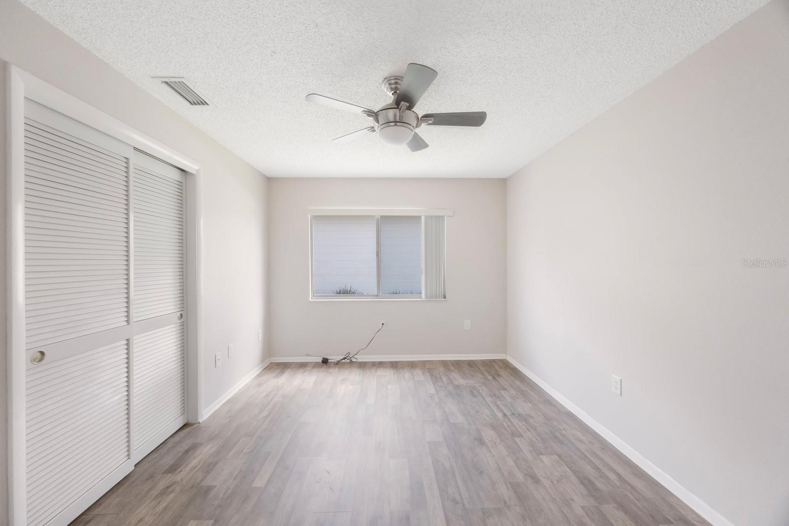 Listing photo id 15 for 1722 Groveleaf Avenue