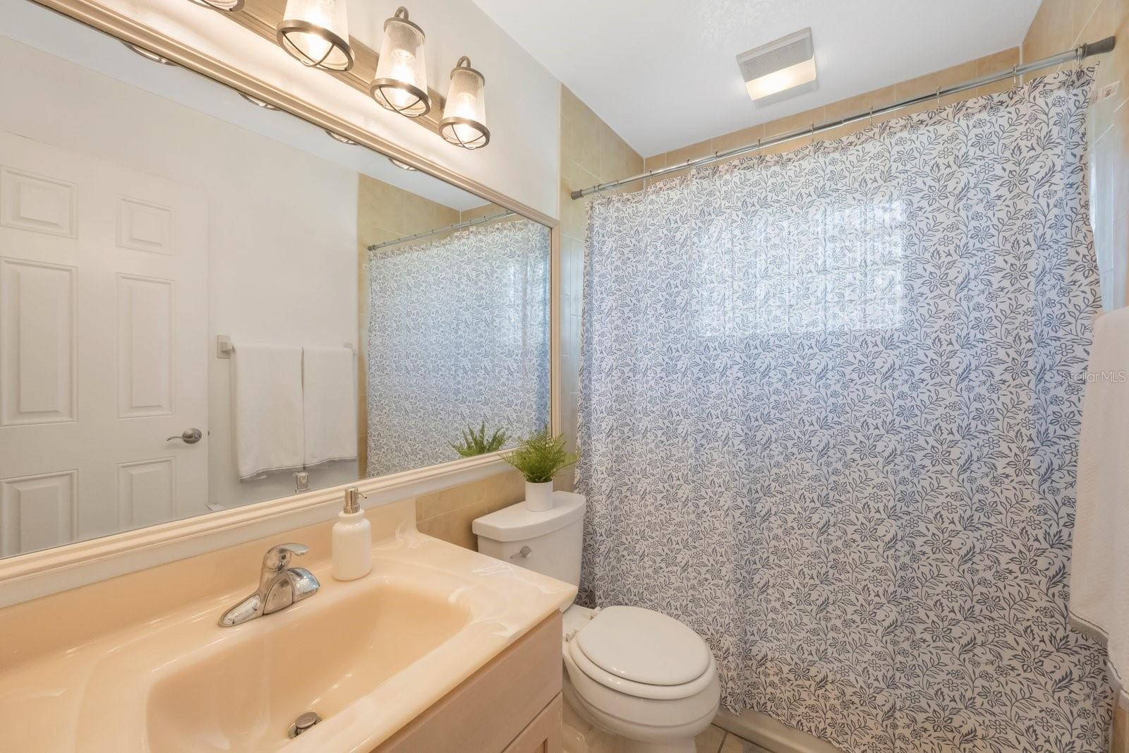 Listing photo id 16 for 1722 Groveleaf Avenue