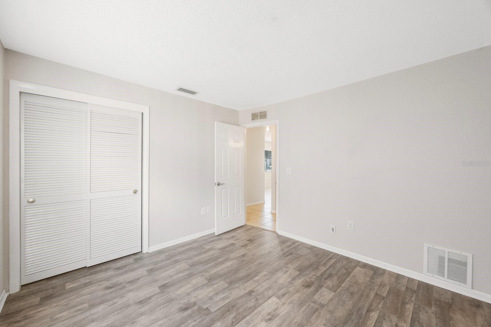 Listing photo id 17 for 1722 Groveleaf Avenue