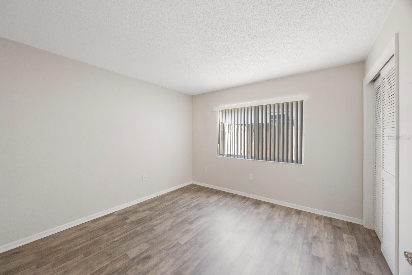 Listing photo id 18 for 1722 Groveleaf Avenue