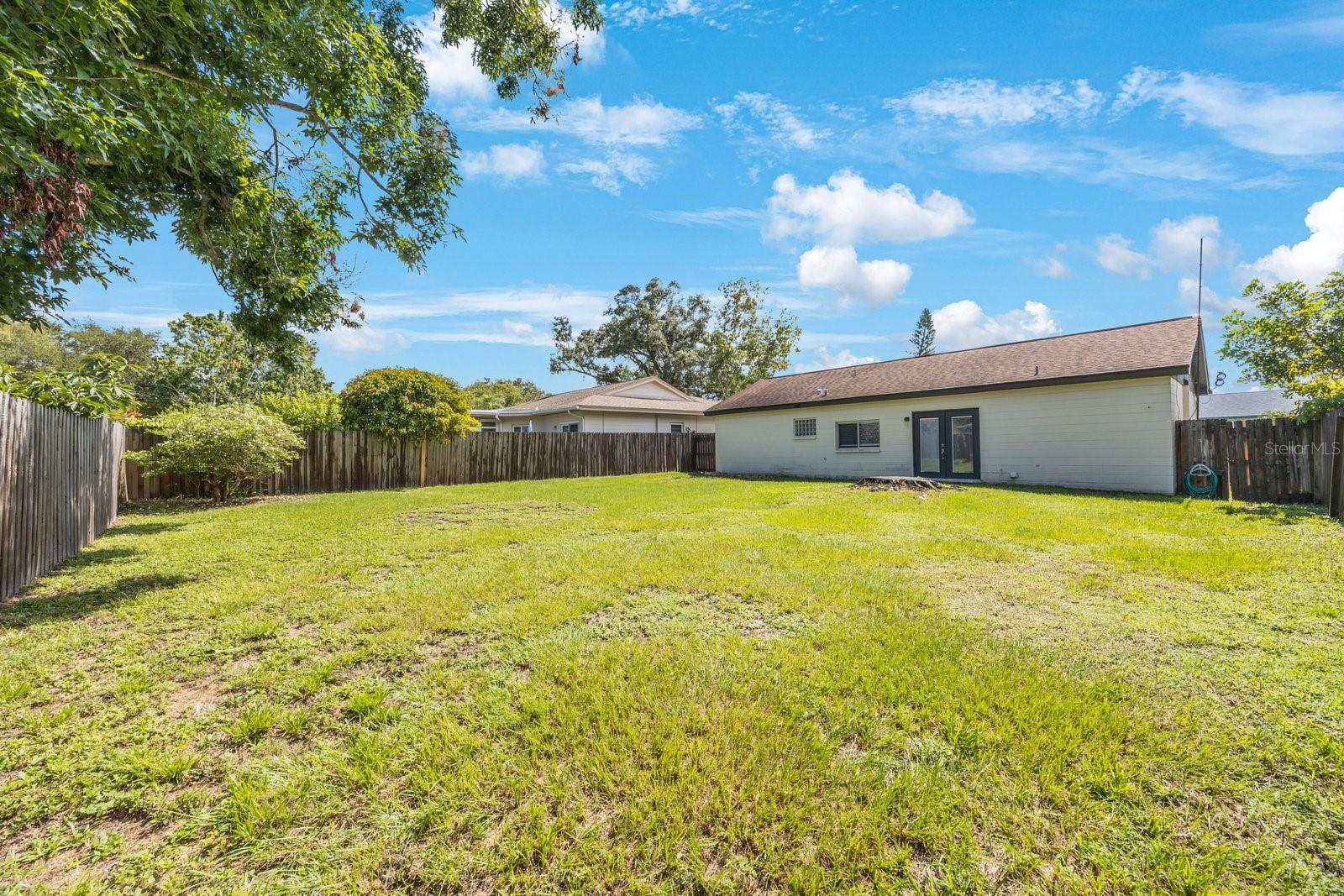 Listing photo id 22 for 1722 Groveleaf Avenue