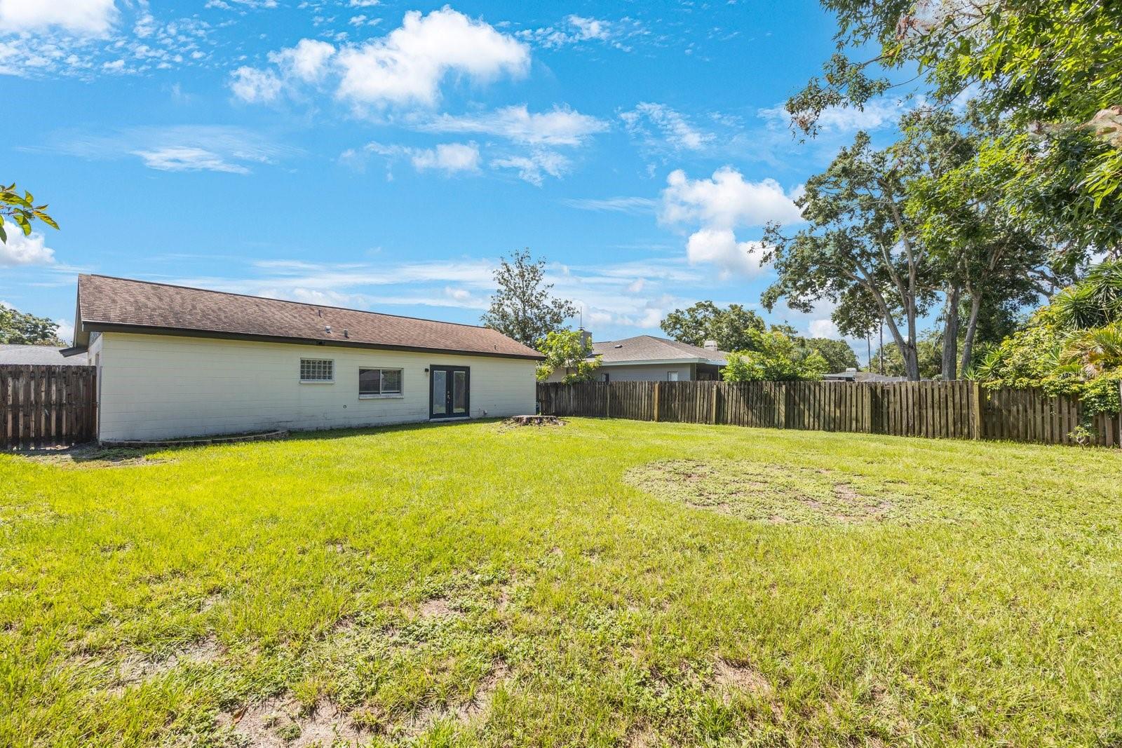 Listing photo id 24 for 1722 Groveleaf Avenue