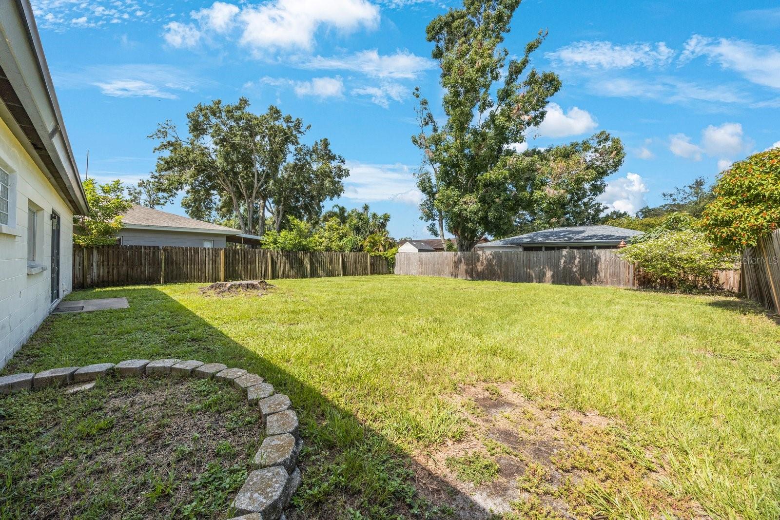 Listing photo id 25 for 1722 Groveleaf Avenue
