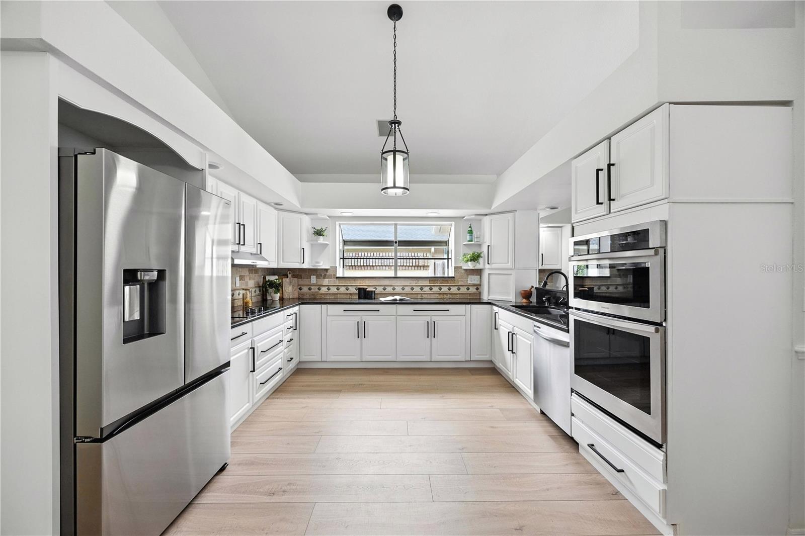 Listing photo id 10 for 17515 Edinburgh Drive