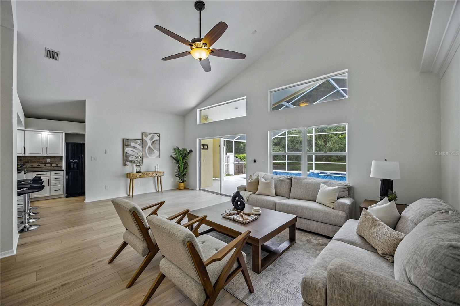 Listing photo id 16 for 17515 Edinburgh Drive