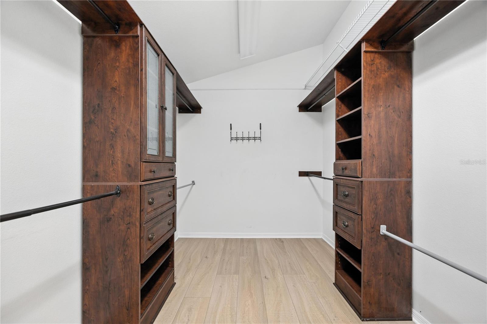 Listing photo id 30 for 17515 Edinburgh Drive