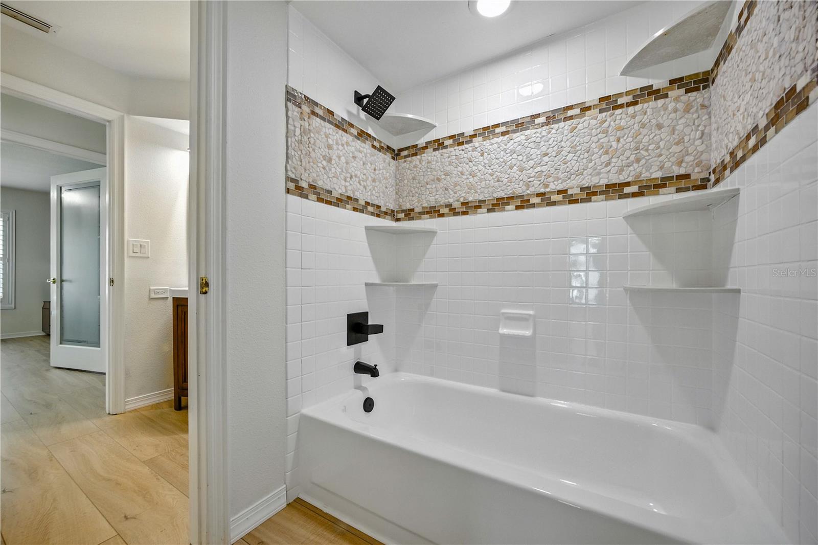 Listing photo id 34 for 17515 Edinburgh Drive