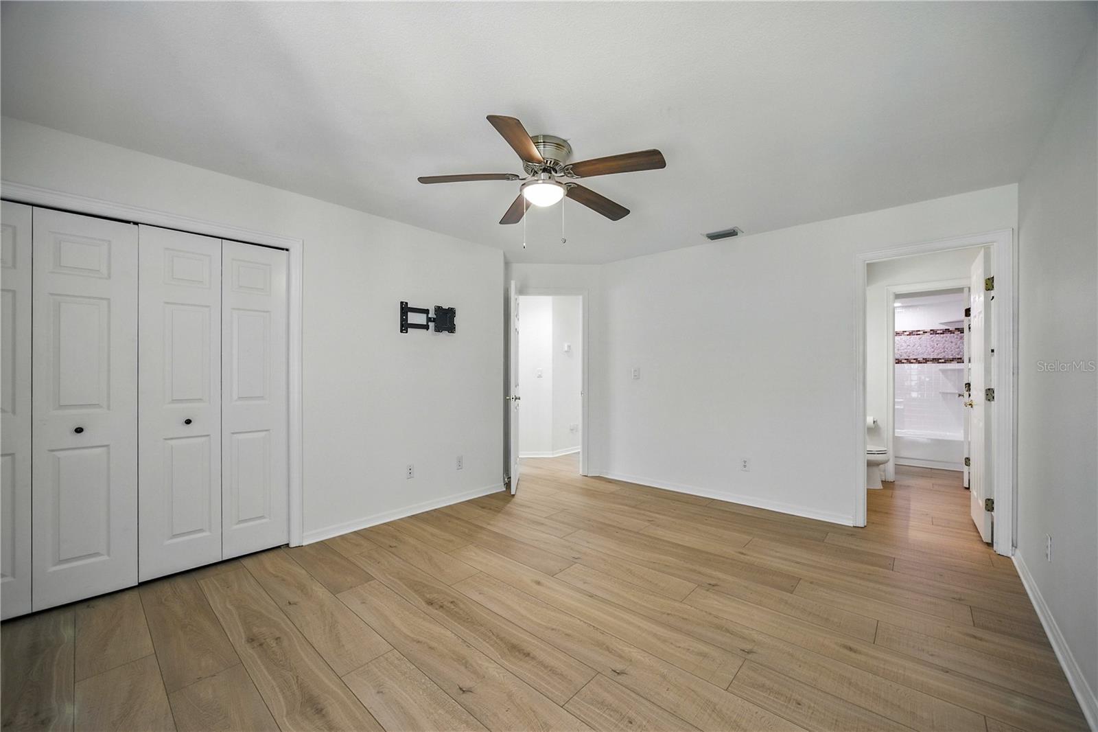 Listing photo id 38 for 17515 Edinburgh Drive