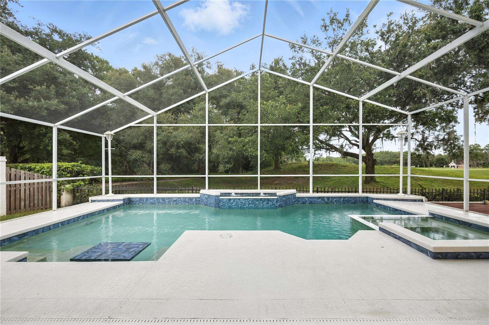 Listing photo id 40 for 17515 Edinburgh Drive