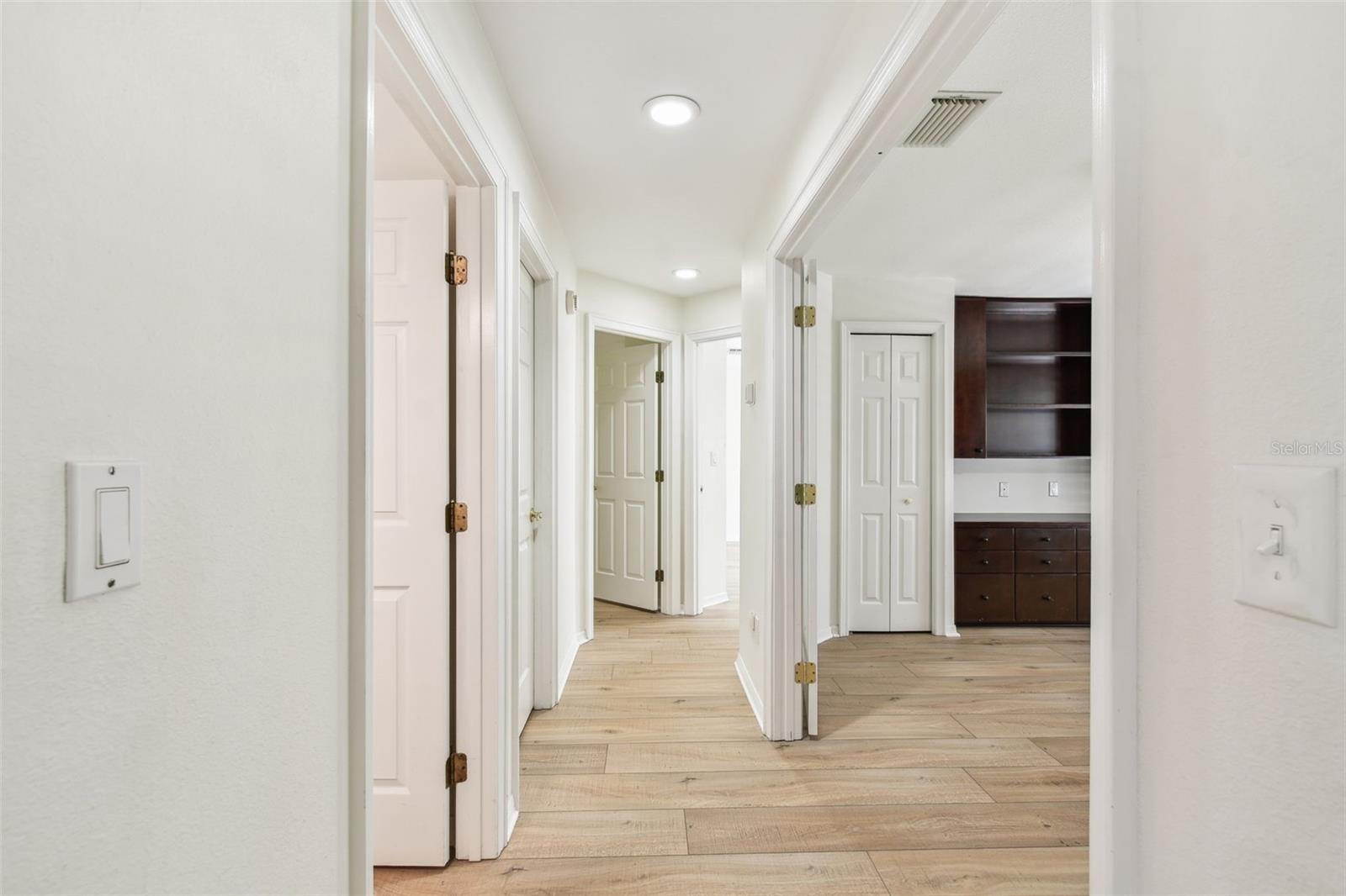 Listing photo id 46 for 17515 Edinburgh Drive