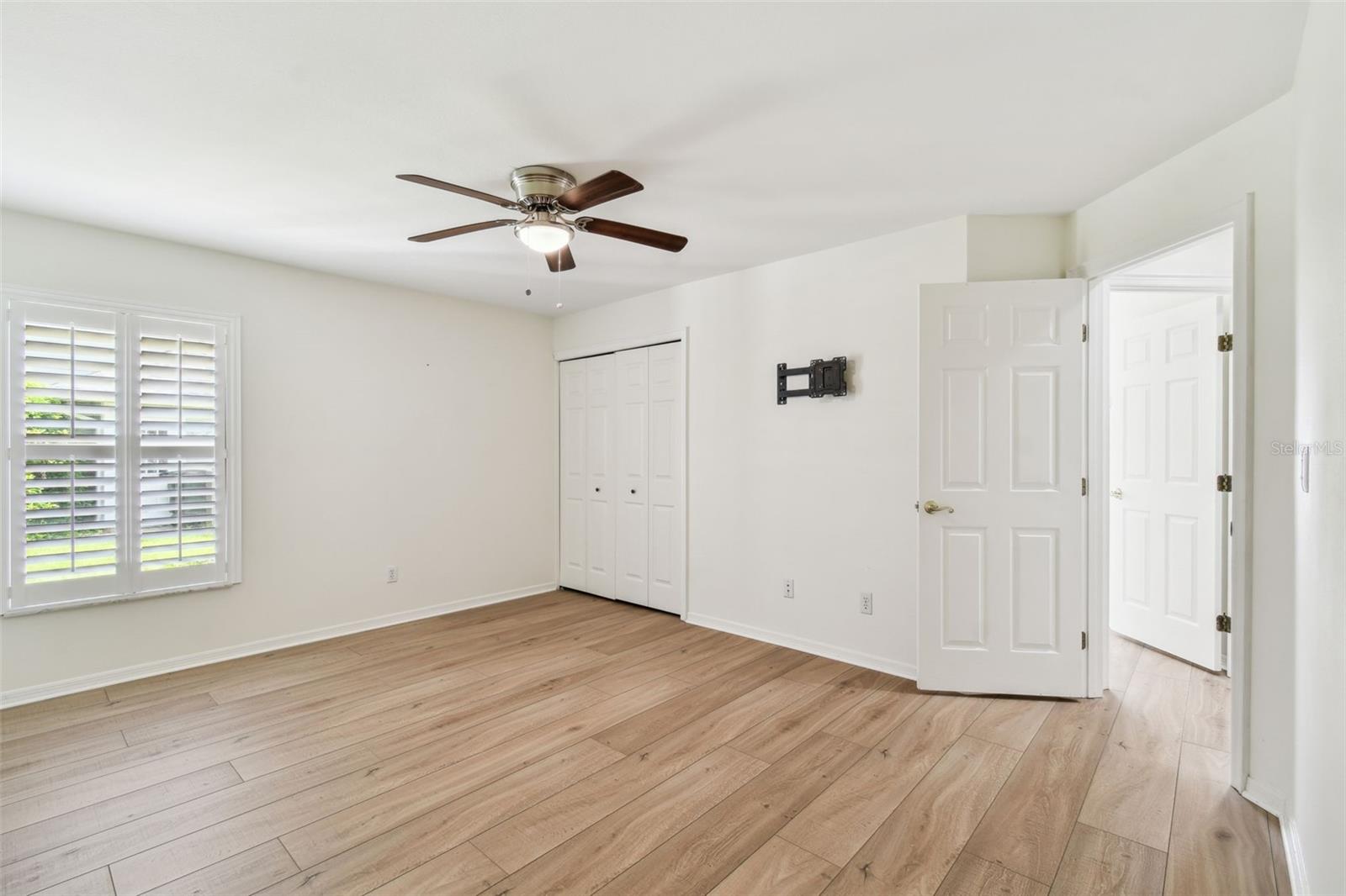 Listing photo id 47 for 17515 Edinburgh Drive