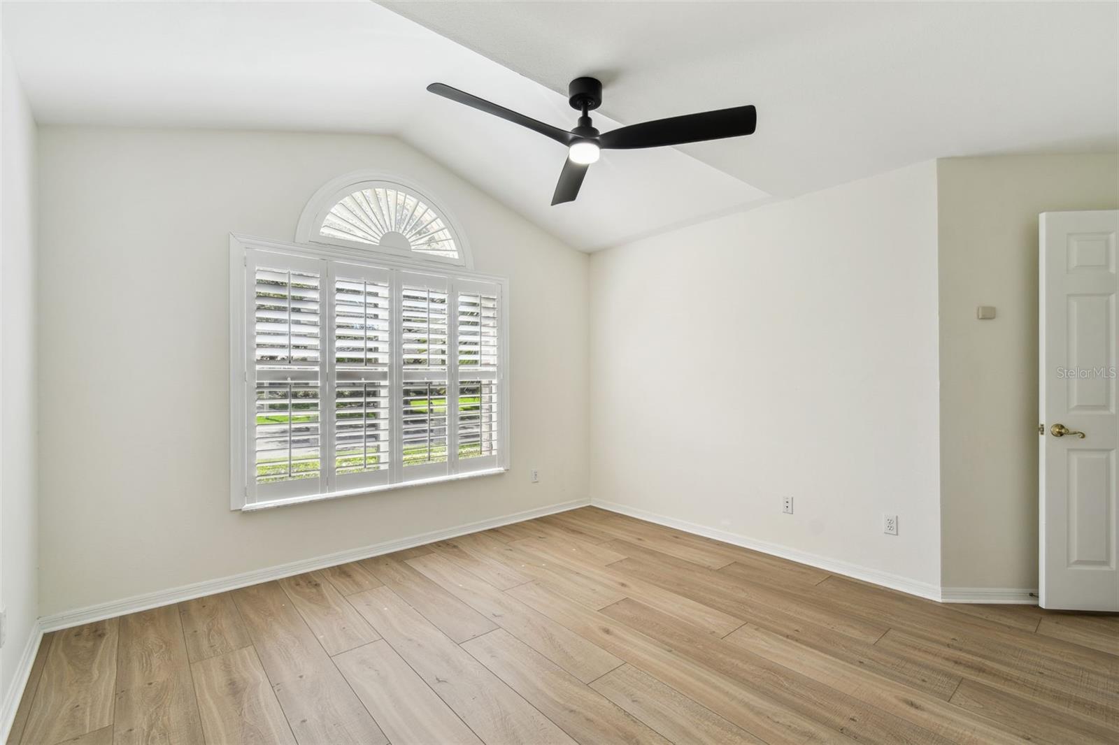 Listing photo id 50 for 17515 Edinburgh Drive