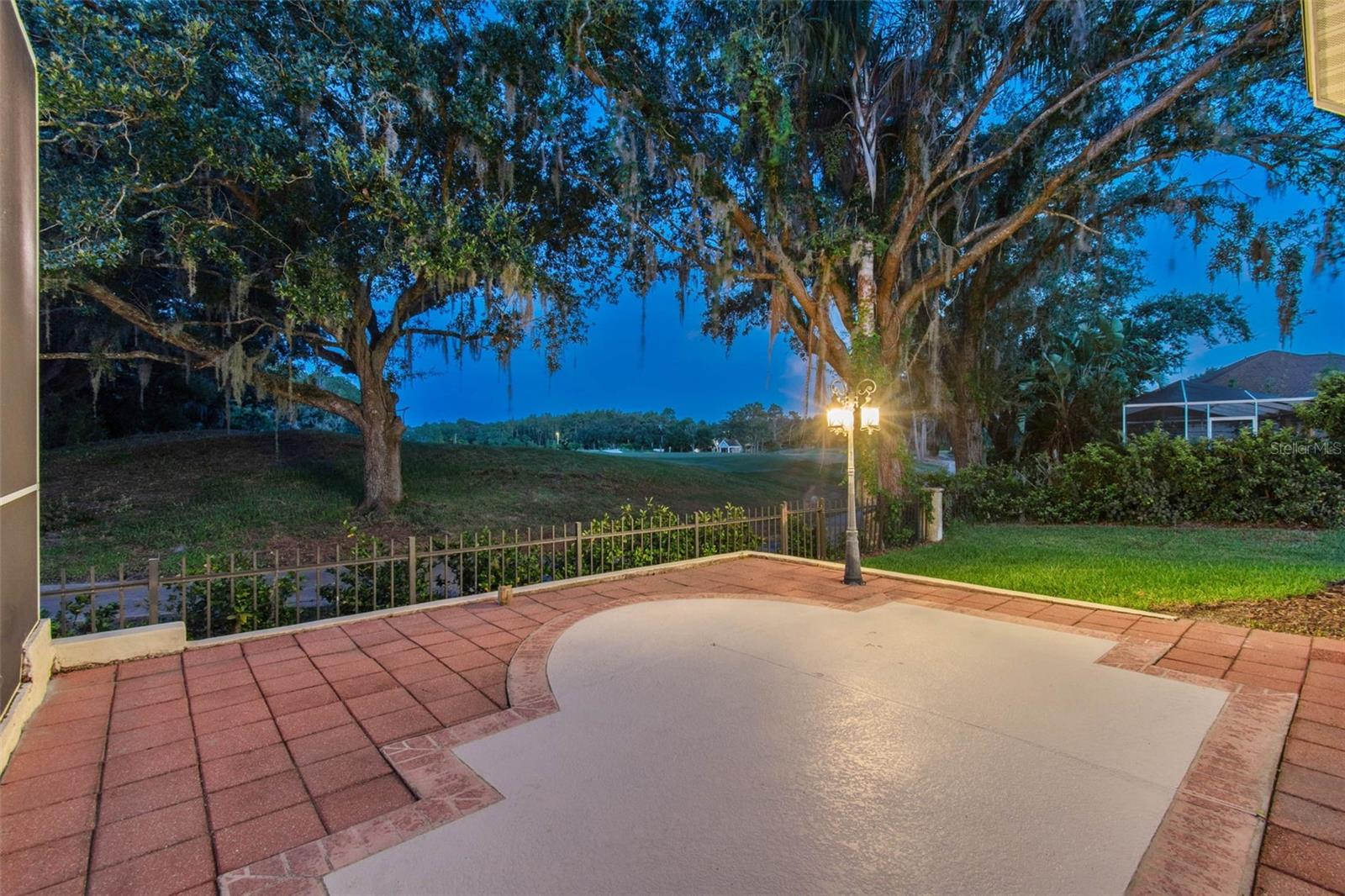Listing photo id 70 for 17515 Edinburgh Drive
