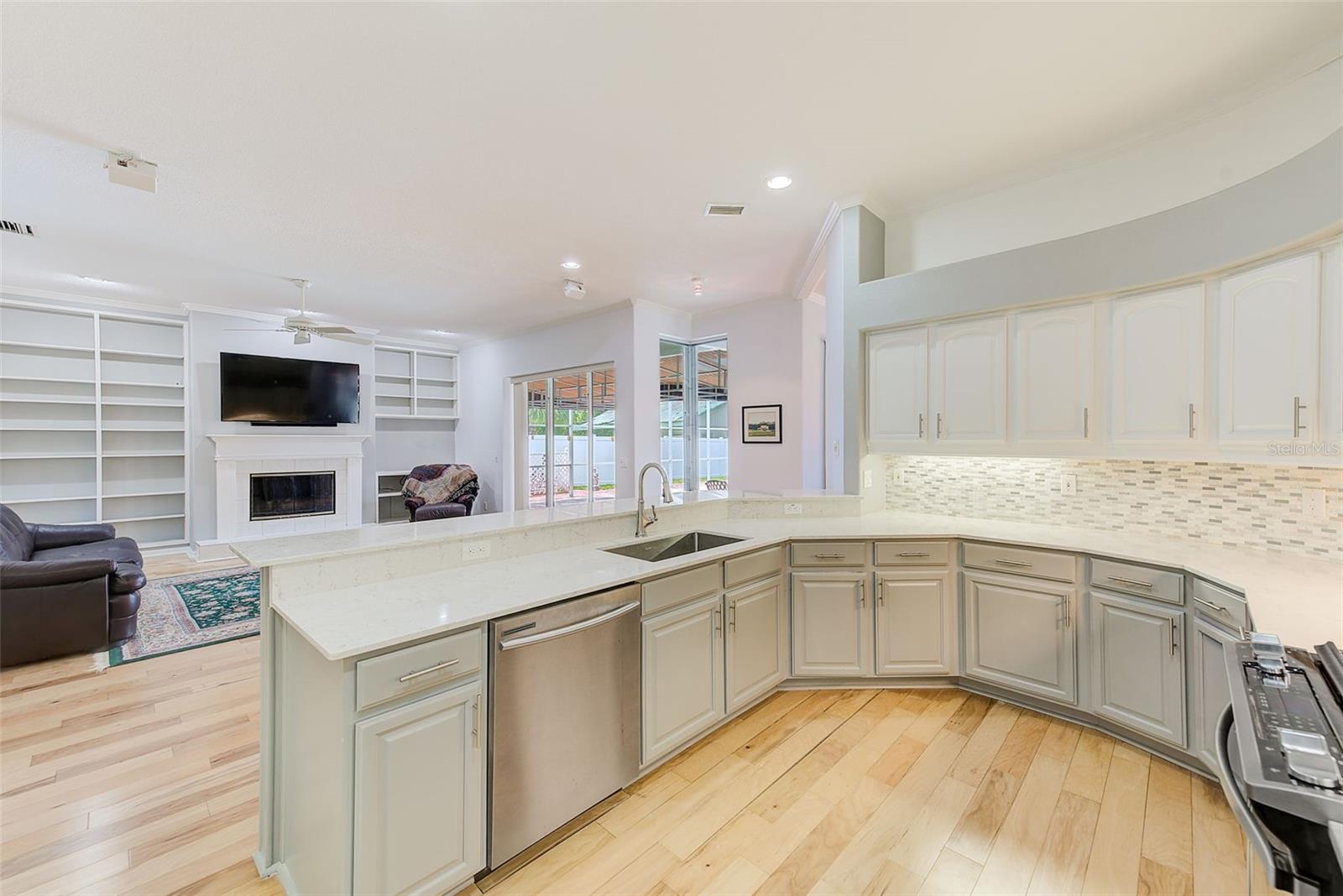 Listing photo id 10 for 13510 Oak Run Court