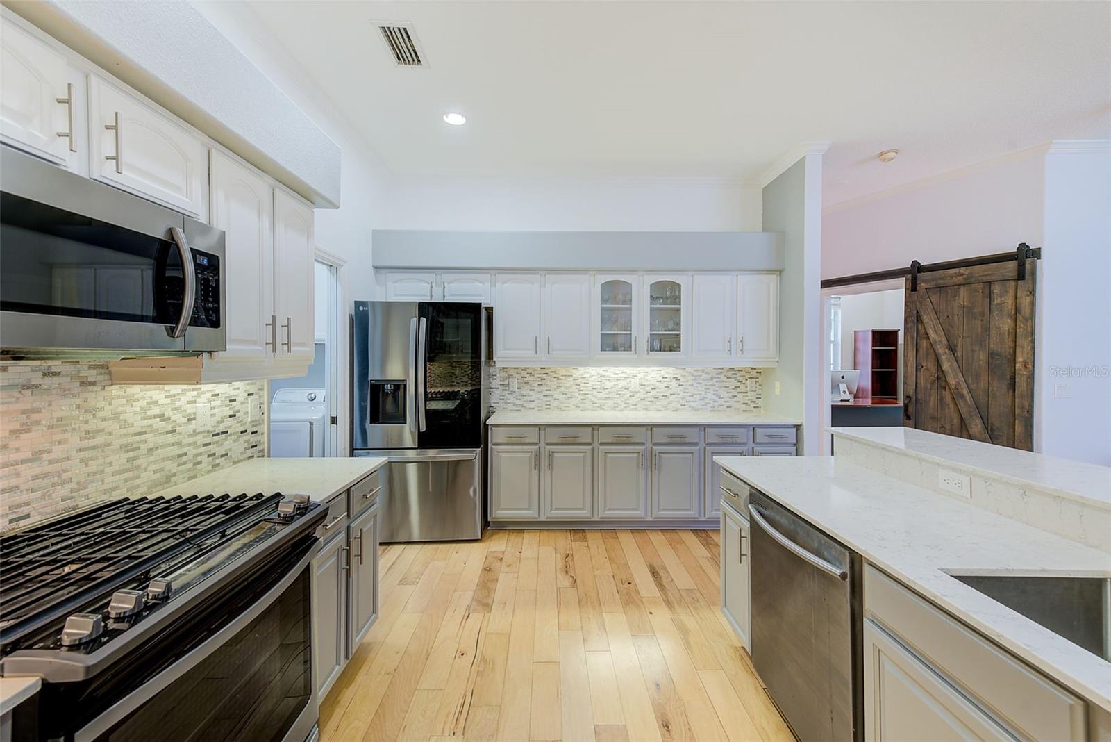 Listing photo id 11 for 13510 Oak Run Court
