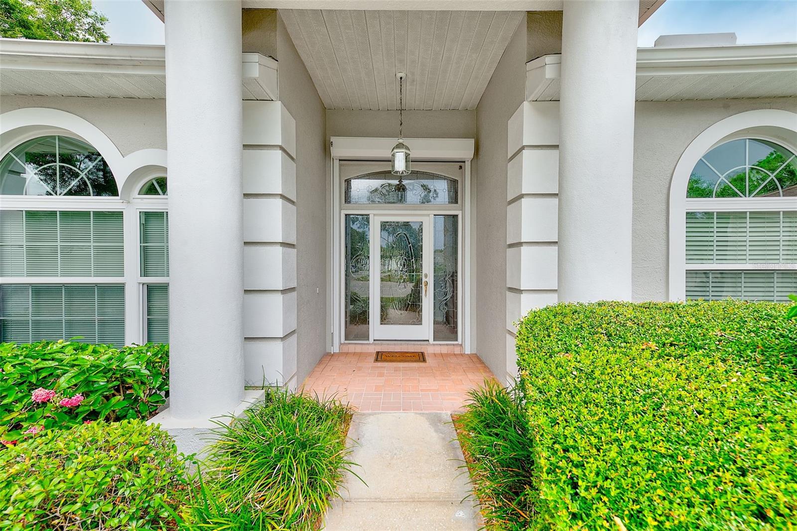 Listing photo id 0 for 13510 Oak Run Court