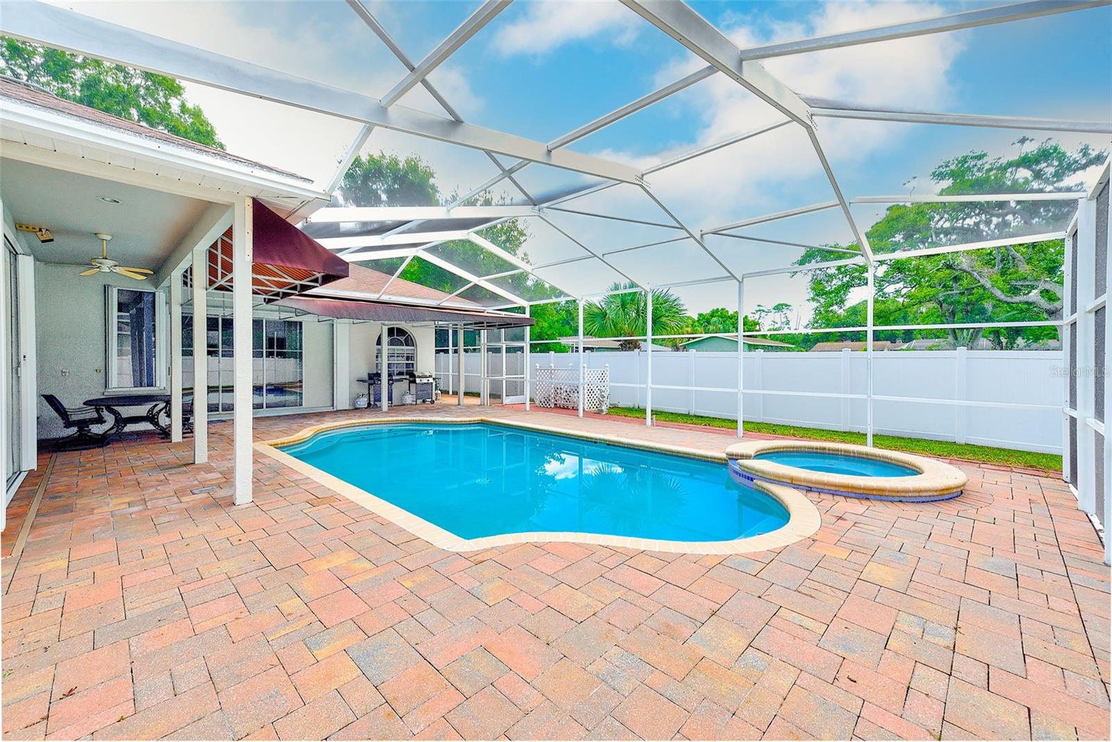 Listing photo id 25 for 13510 Oak Run Court