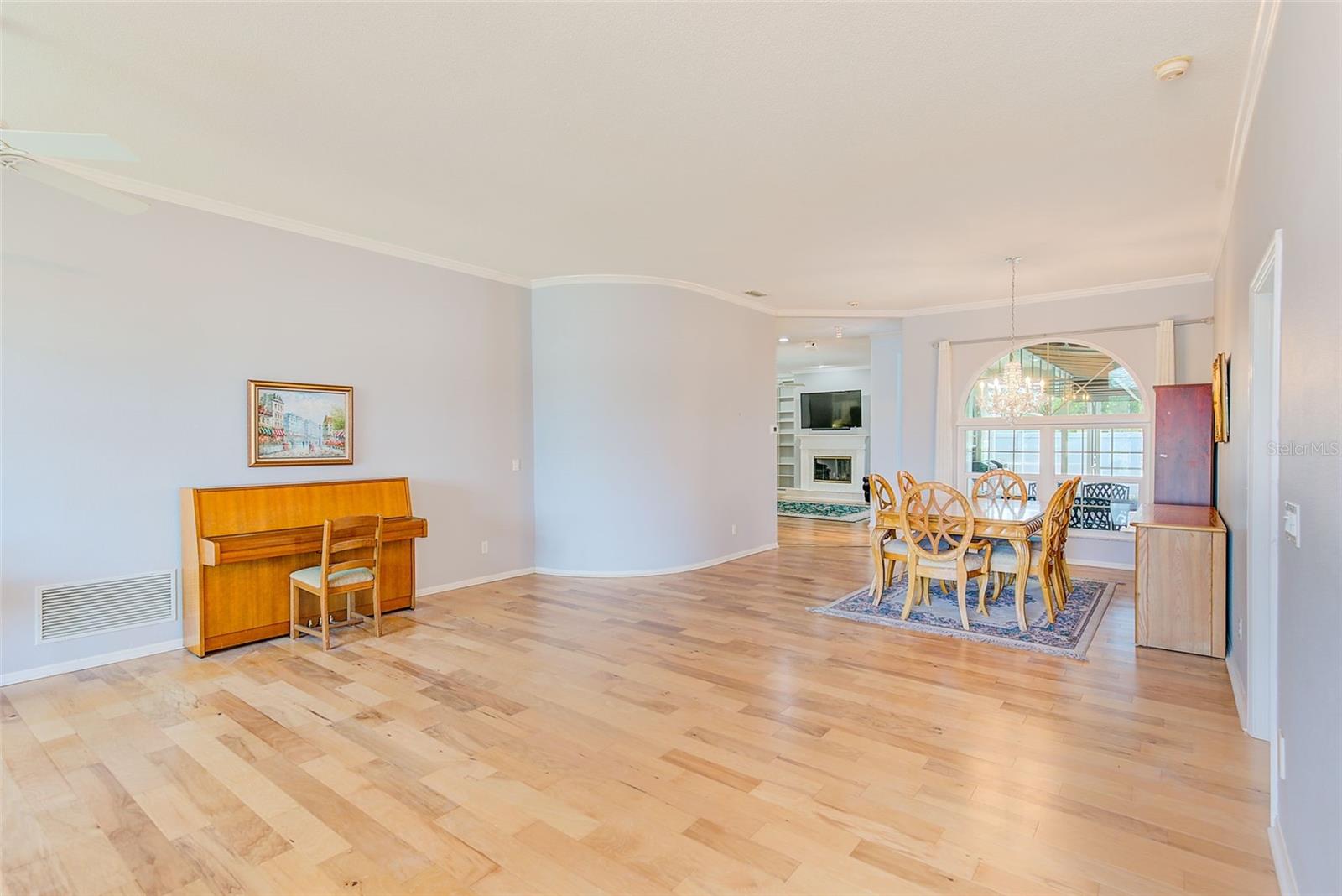 Listing photo id 1 for 13510 Oak Run Court