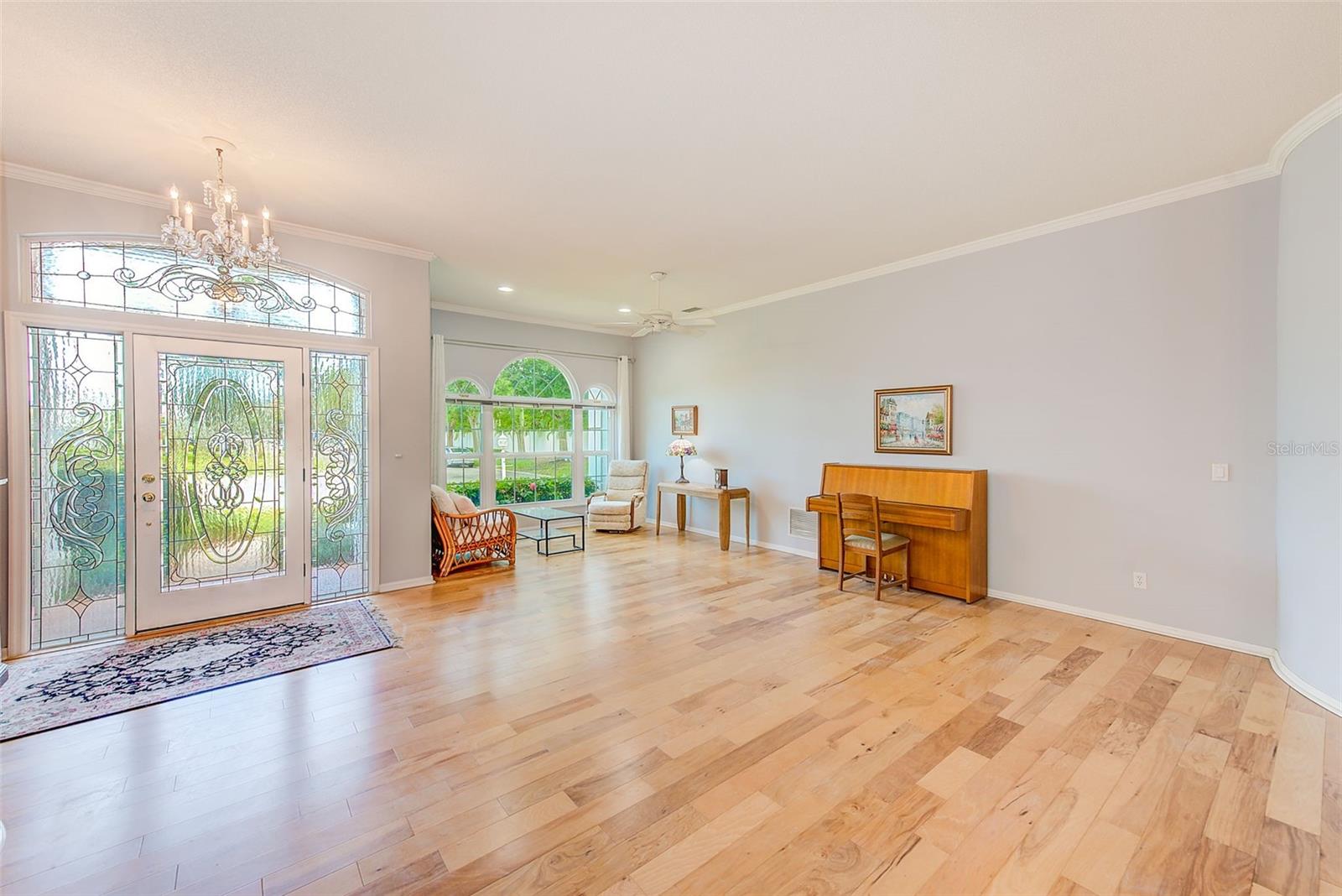 Listing photo id 2 for 13510 Oak Run Court