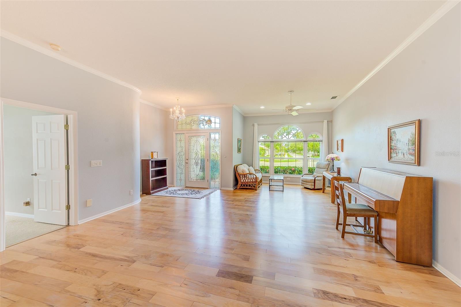 Listing photo id 3 for 13510 Oak Run Court