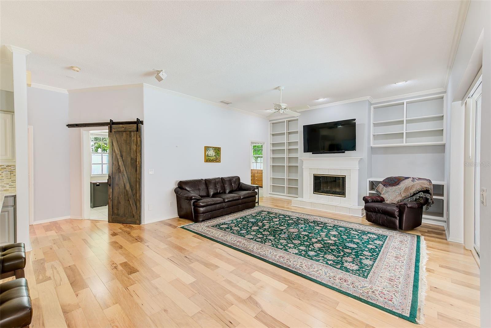 Listing photo id 5 for 13510 Oak Run Court