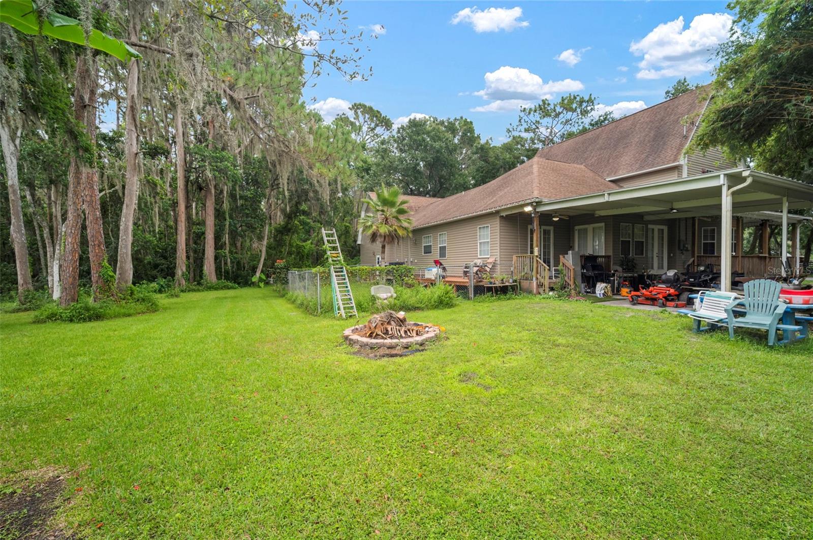 Listing photo id 10 for 1934 Rowland Drive