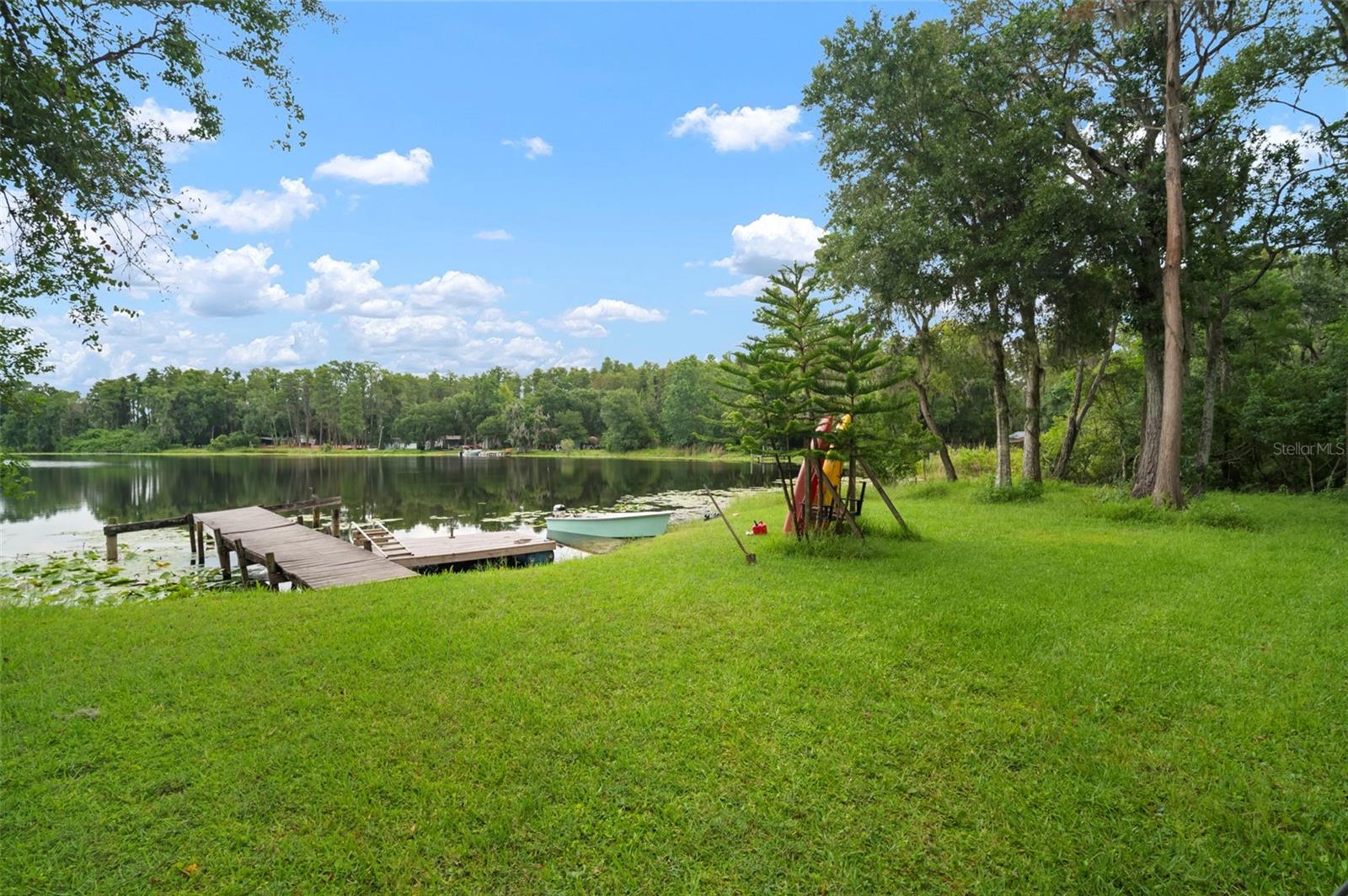 Listing photo id 11 for 1934 Rowland Drive